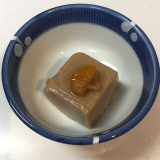 胡麻豆腐に柚子と味噌風味をプラス　日本酒のおつまみ